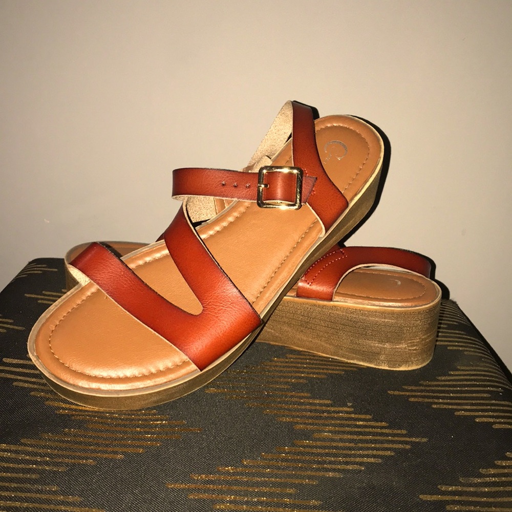Size 10 women’s platform sandals
